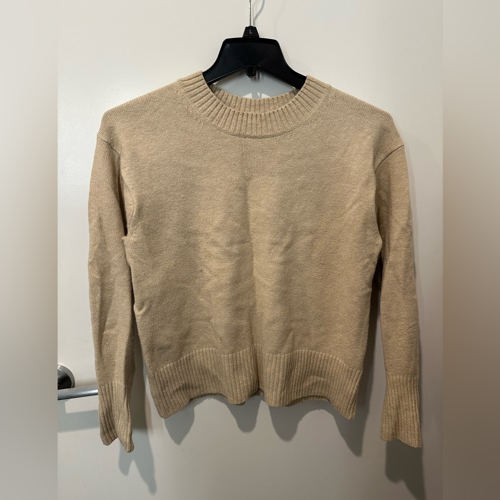 Banana Republic women’s crewneck sweater, US size medium, cotton blend